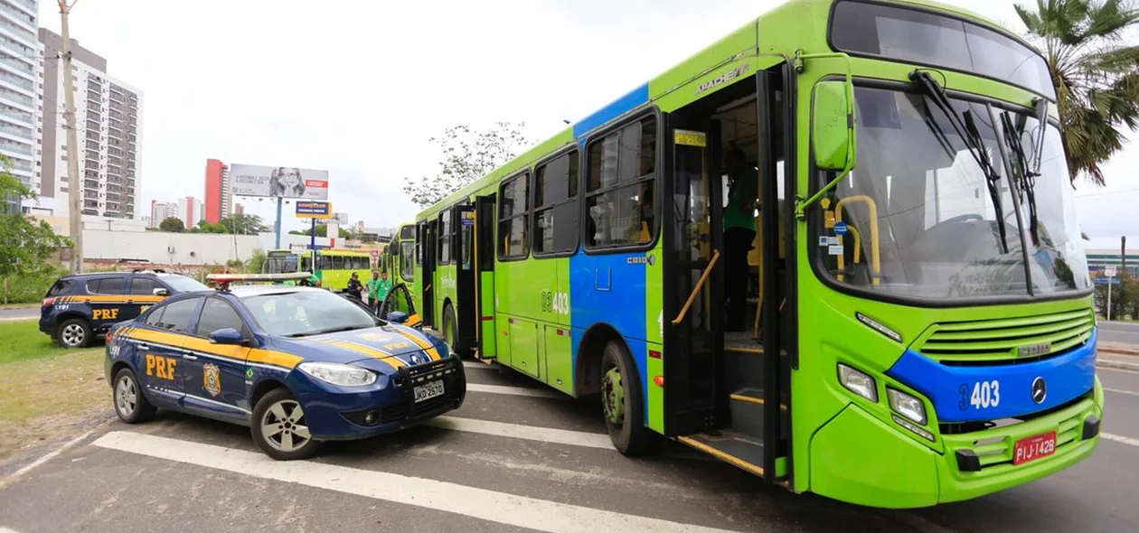 Ônibus apreendido em mais uma ação da PRF