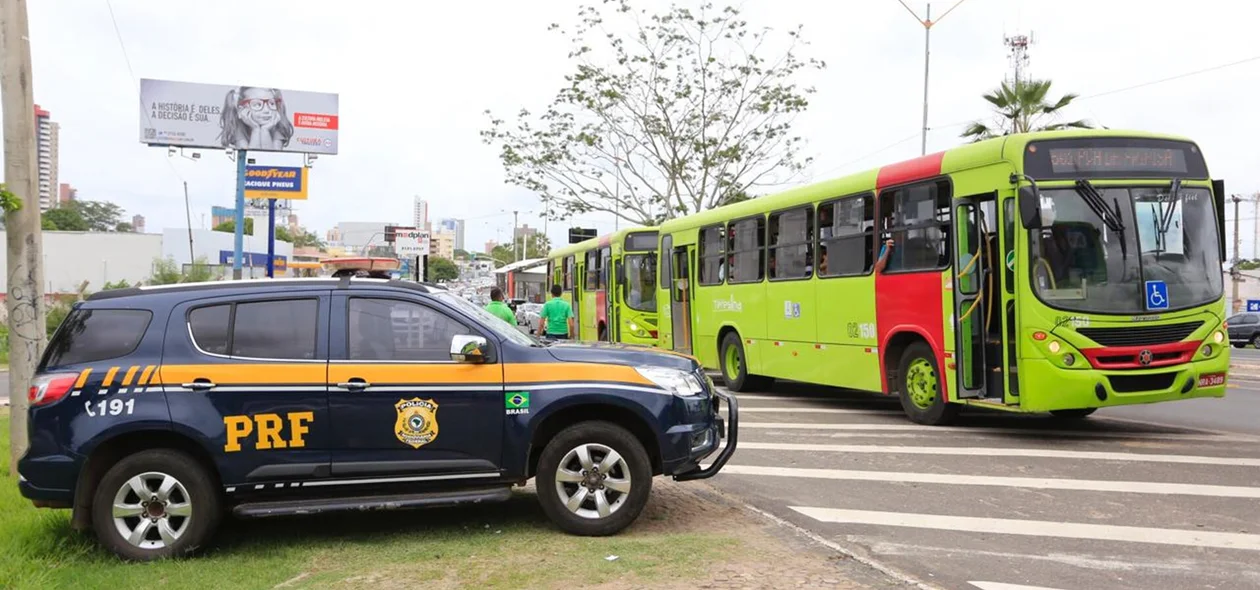 PRF fez blitz no local e apreendeu veículos