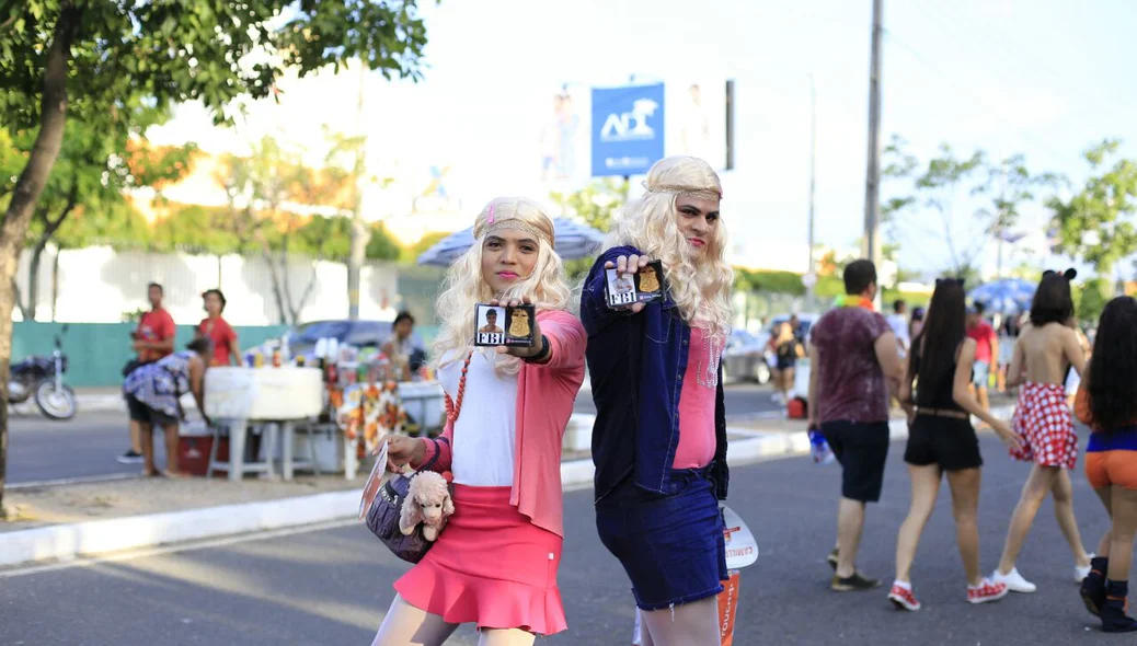 Amigos se fantasiaram de personagens do filme As Branquelas para o Corso 2018