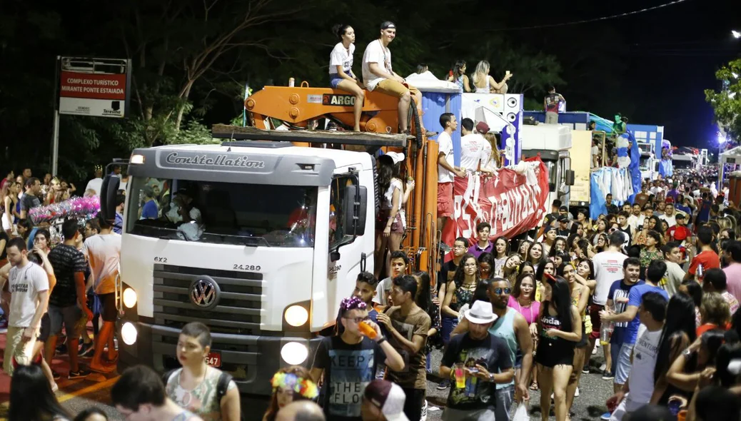 Caminhão no Corso de Teresina