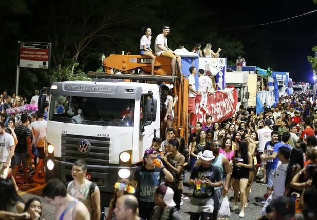 Caminhão no Corso de Teresina