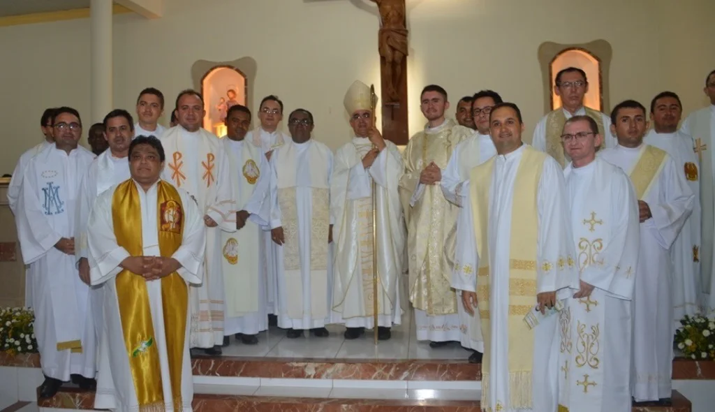 Dom Plínio e os padres concelebrantes