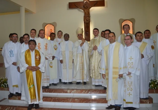 Dom Plínio e os padres concelebrantes