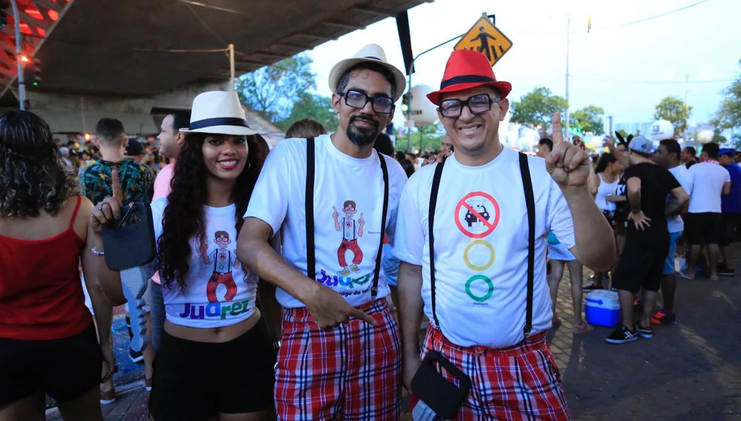 Trio de amigos no Corso 2018 de Teresina