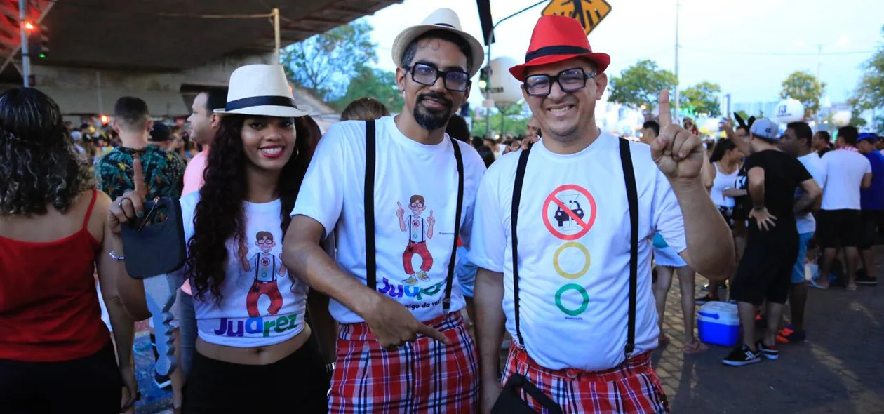 Trio de amigos no Corso 2018 de Teresina