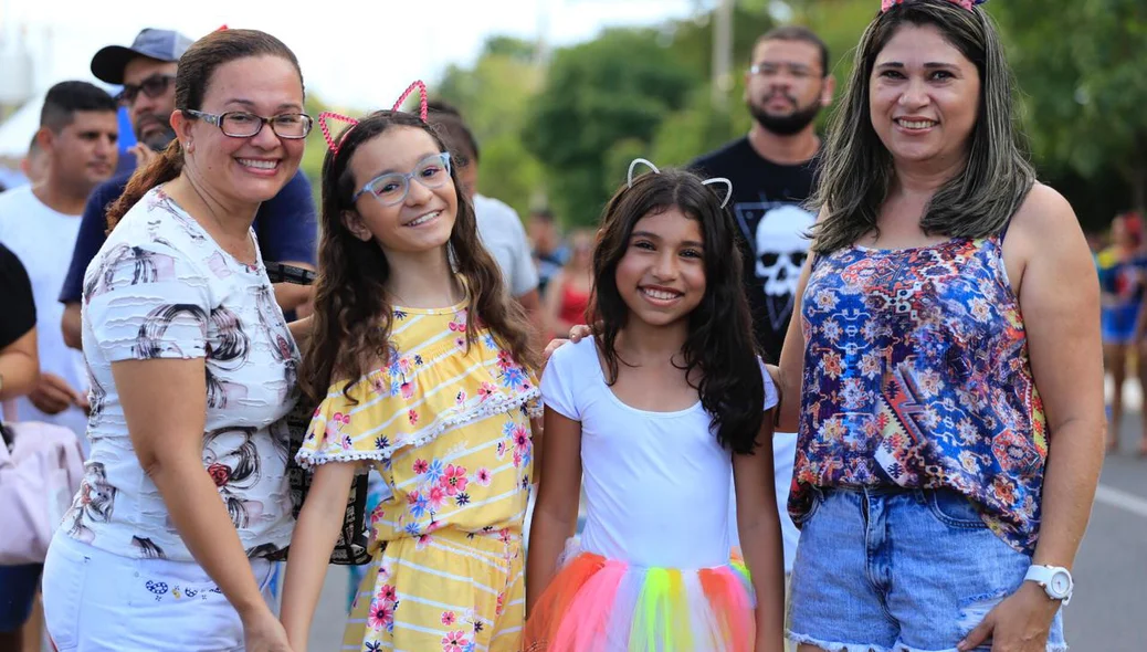 Família se fantasia para curtir o Corso 2018 em Teresina