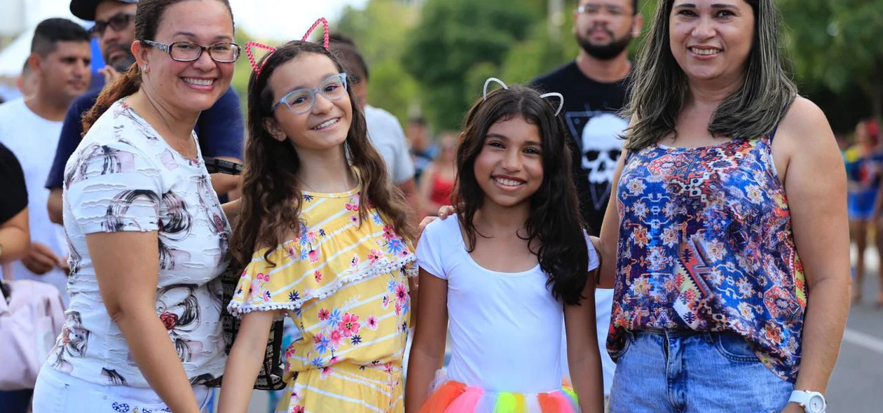 Família se fantasia para curtir o Corso 2018 em Teresina