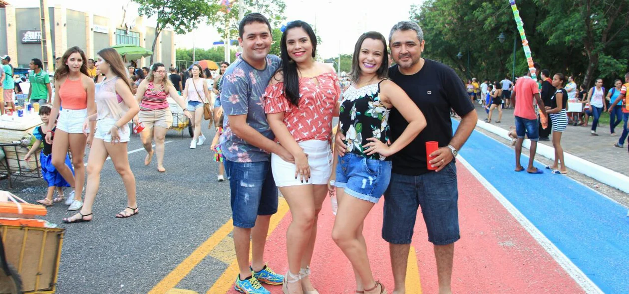 Foliões esbanjam sorrisos no Corso 2018
