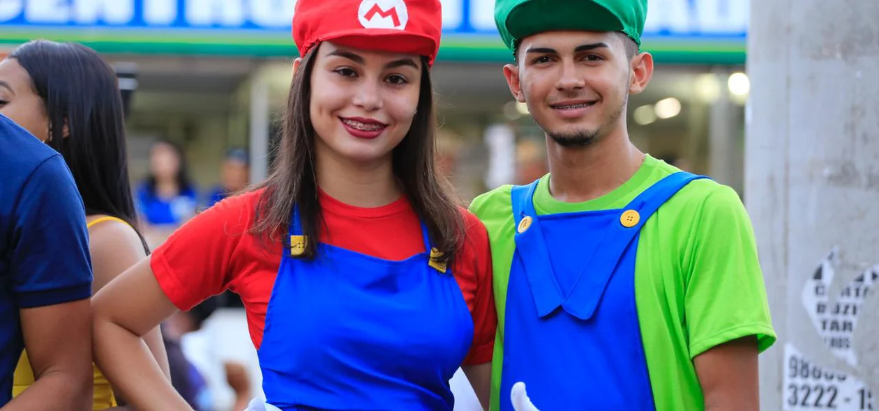 Mário e Luigi no Corso em Teresina, famosos personagens do mundo dos games