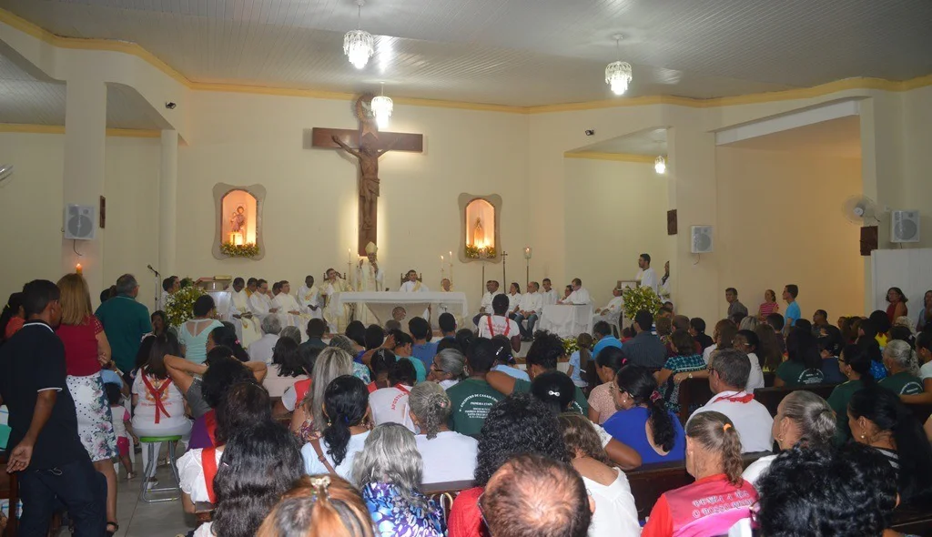Missa de posse atrai número expressivo de pessoas