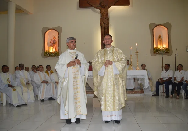 Padre Francisco de Assis assume comando de paróquia em Picos