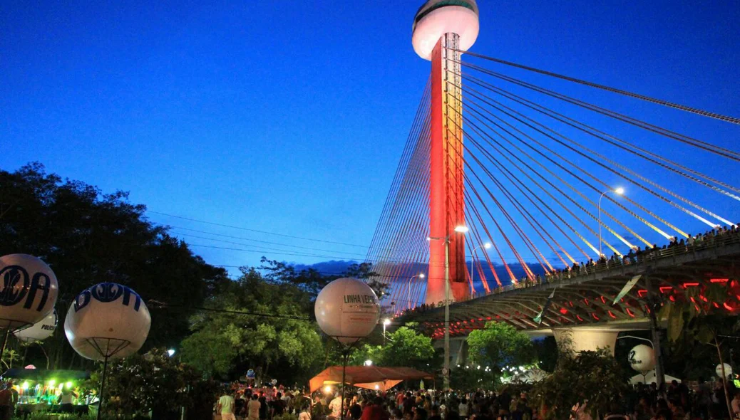 Ponte Estaiada iluminada no Corso 2018