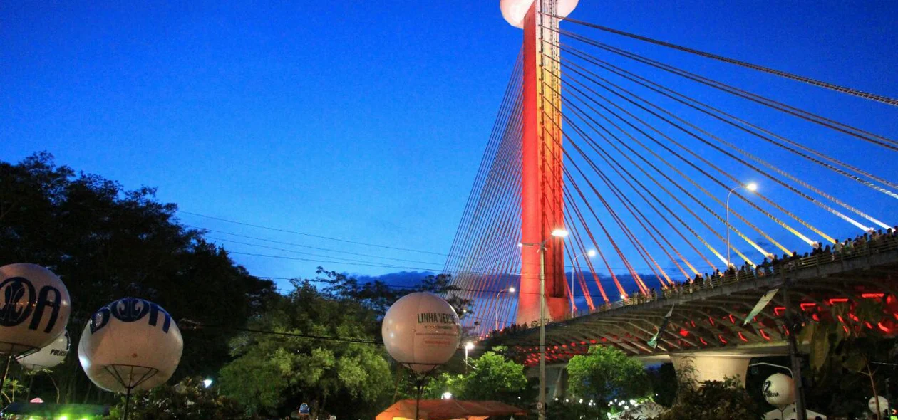 Ponte Estaiada iluminada no Corso 2018