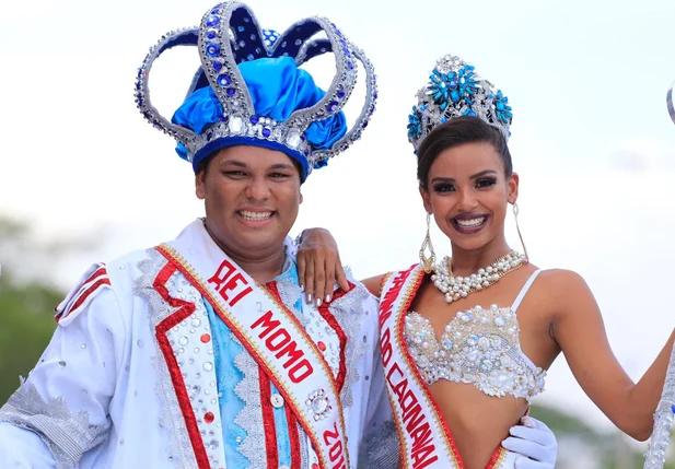 Rei e Rainha do Carnaval 2018 participam do Corso de Teresina