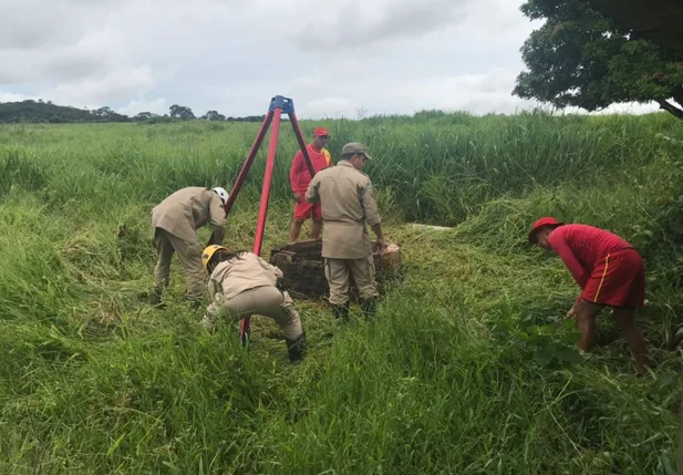 Cisterna onde mulher jogou o corpo do marido no Goiás 