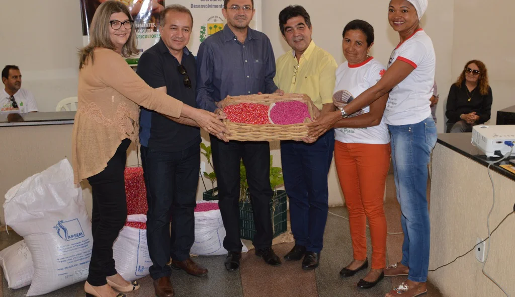 Entrega simbólica das sementes