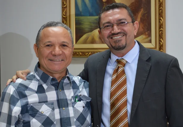 Outrora afinados, Edilson Carvalho e Padre Walmir estão em rota de colisão.