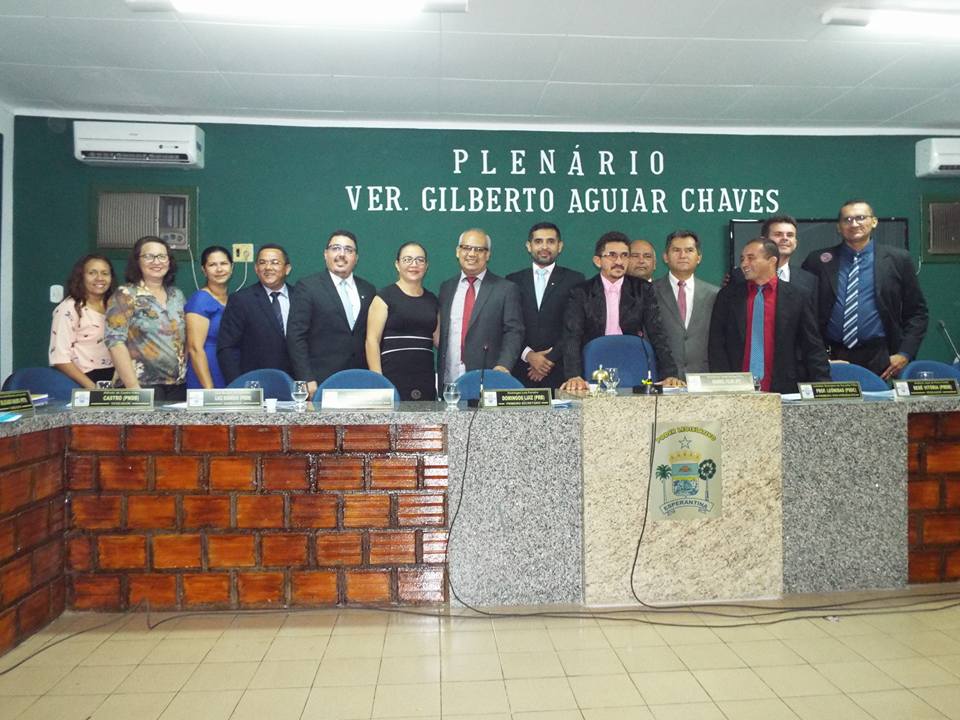 Prefeita Vilma Amorim e vereadores na abertura do legislativo