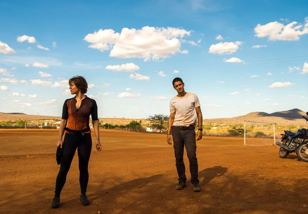 Atores Alice Wegmann e Gabriel Leone vão gravar no Piauí