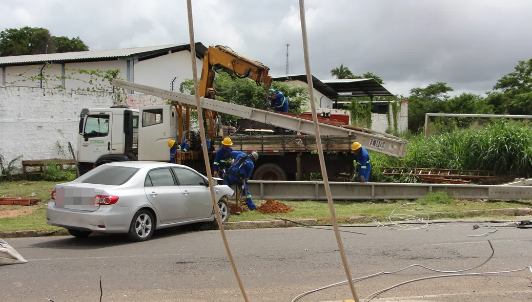Fios ficaram expostos, mas sem corrente elétrica