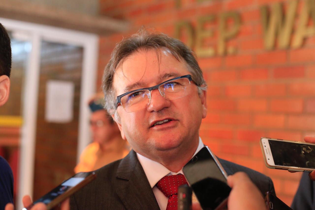  Merlong Solano, secretário de Governo, em solenidade na Alepi
