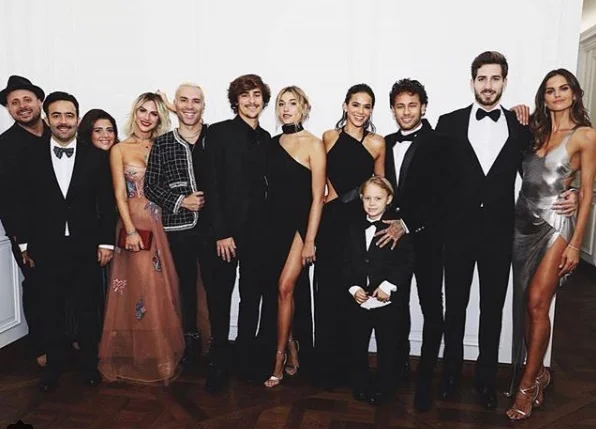Neymar reúne amigos famosos em sua festa de aniversário de 26 anos
