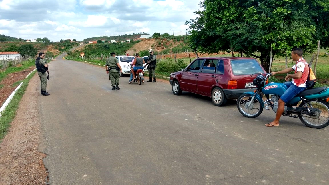 Polícia Militar está fazendo barreiras na região de Picos