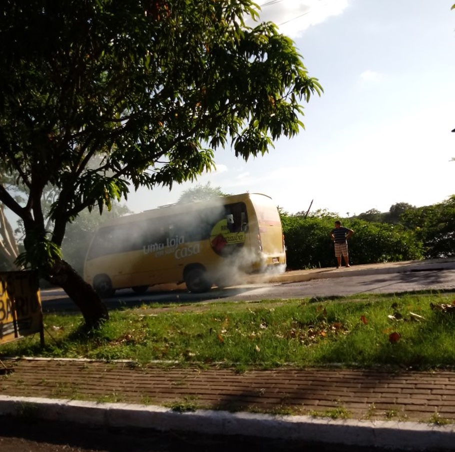 Roda de micro-ônibus do Paraíba pega fogo