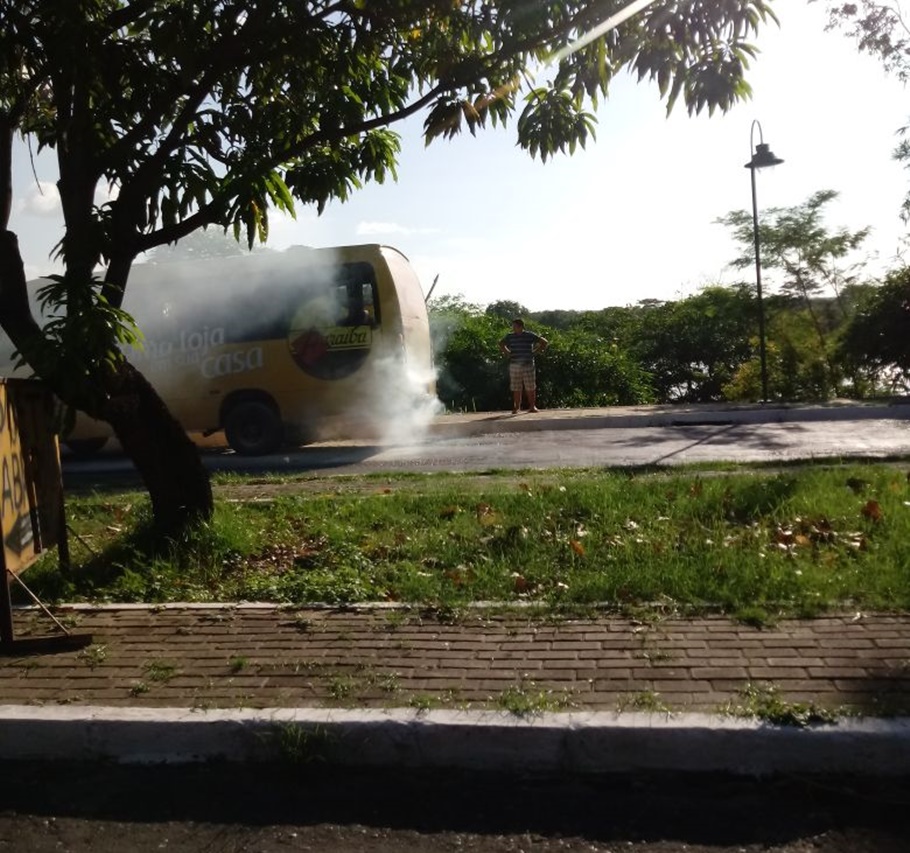 Roda de micro-ônibus do Paraíba pega fogo