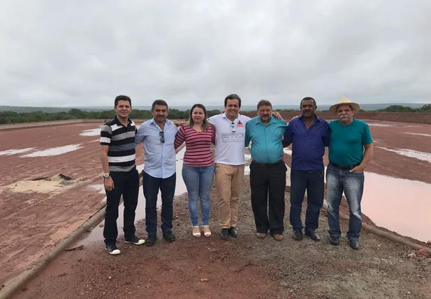 Henrique Pires em obras de saneamento em Ipiranga 