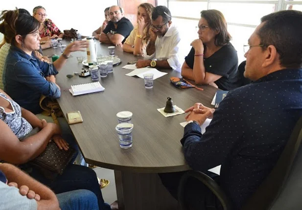 Padre Walmir cumpre promessa feita aos representantes do Sindserm