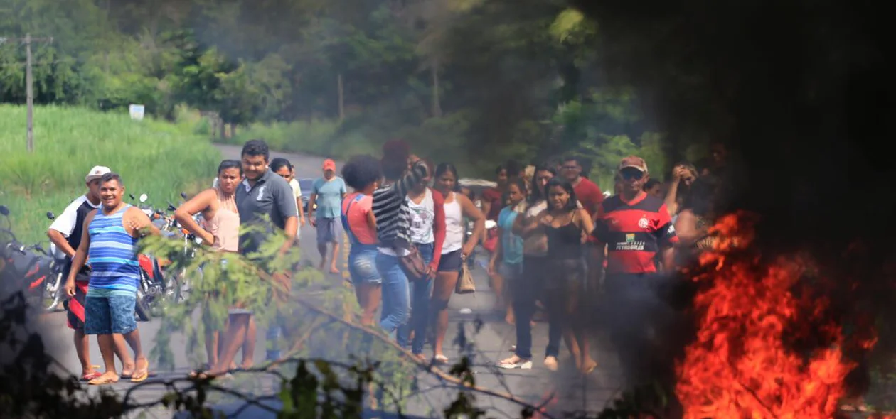 População interditou a PI-112 que liga Teresina a União