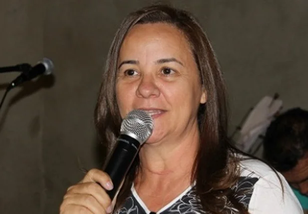 Prefeita de Santana do Piauí contrata escritórios de advocacia sem licitação