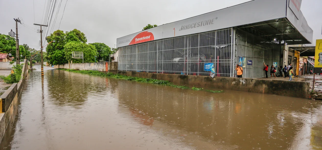 Avenida Frei Heliodoro