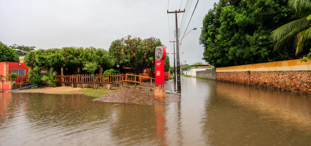 Por pouco a água não invadiu um restaurante