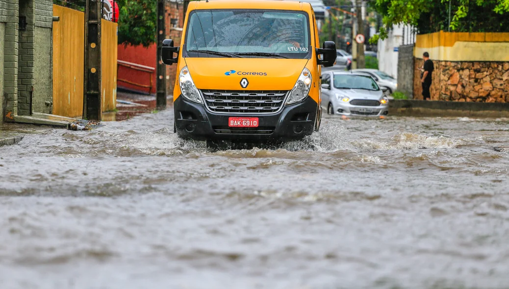 Rua Governador Gayoso de Almendra