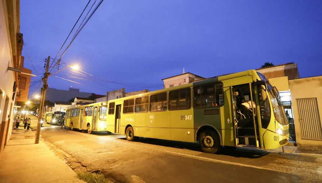 Três ônibus foram apreendidos pela Strans em Teresina