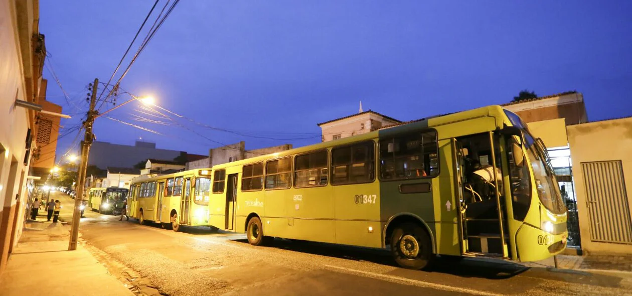 Três ônibus foram apreendidos pela Strans em Teresina