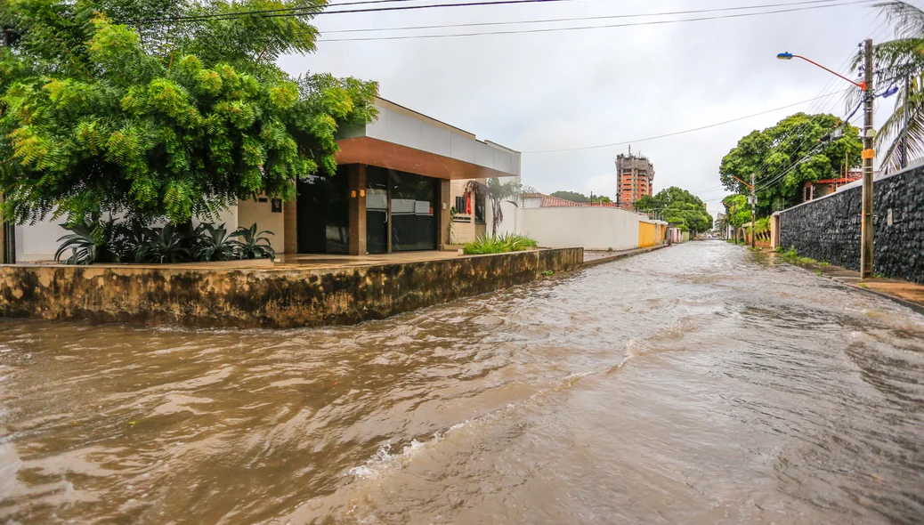 Via intrafegável na zona leste de Teresina