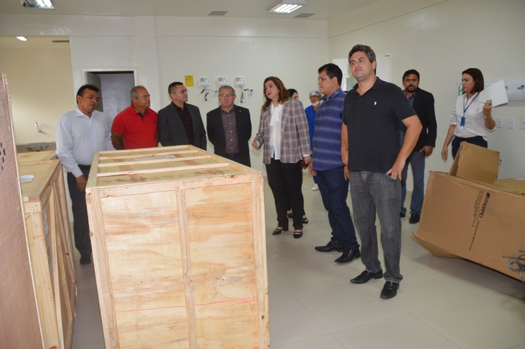 Autoridades conferem equipamentos entregue ao Hospital Justino Luz