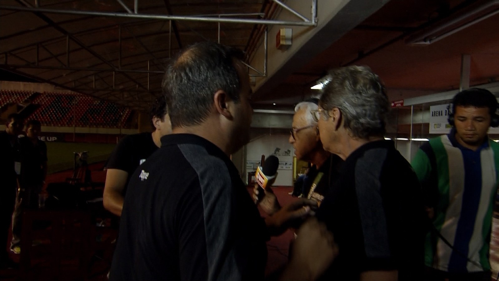 Oswaldo Oliveira discutiu com repórter
