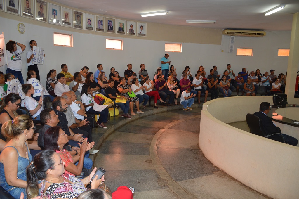Público lota galerias da Câmara.