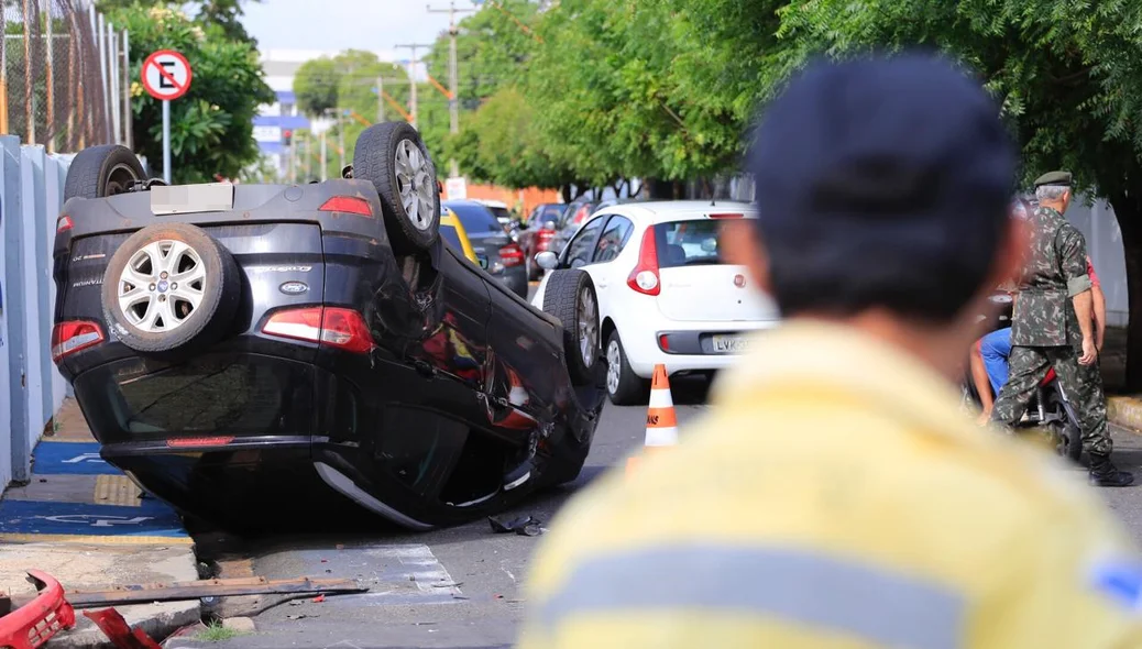 Strans está no local controlando o trânsito de veículos