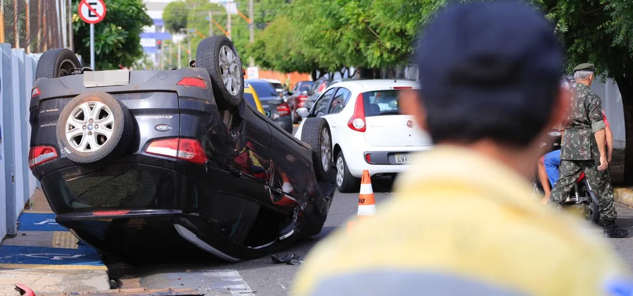 Strans está no local controlando o trânsito de veículos