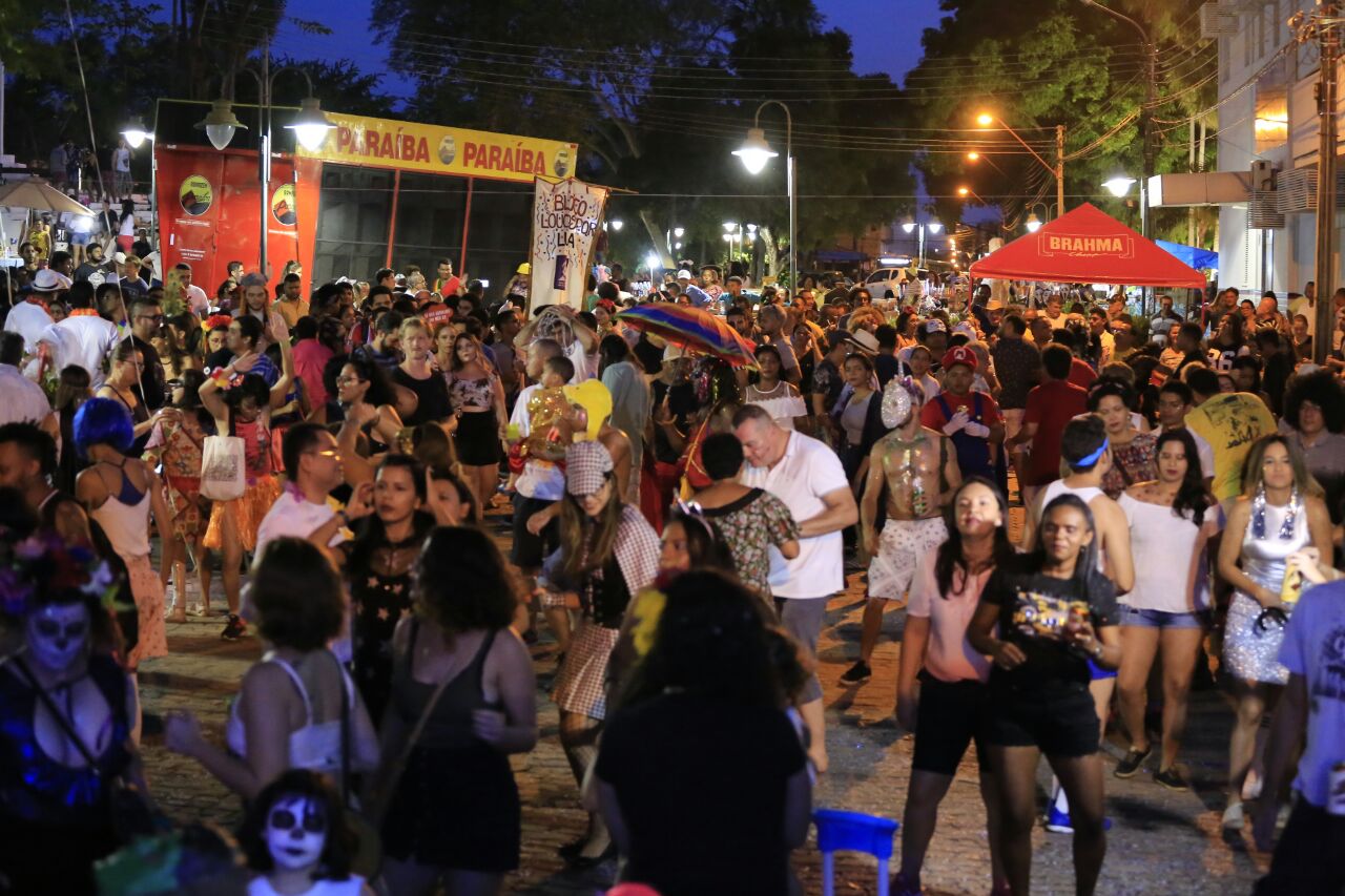 Bloco Sanatório Geral reúne foliões no centro de Teresina