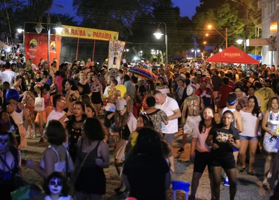 Bloco Sanatório Geral reúne foliões no centro de Teresina