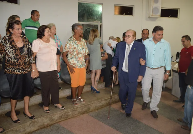 Chico de Júlio é conduzido ao plenário