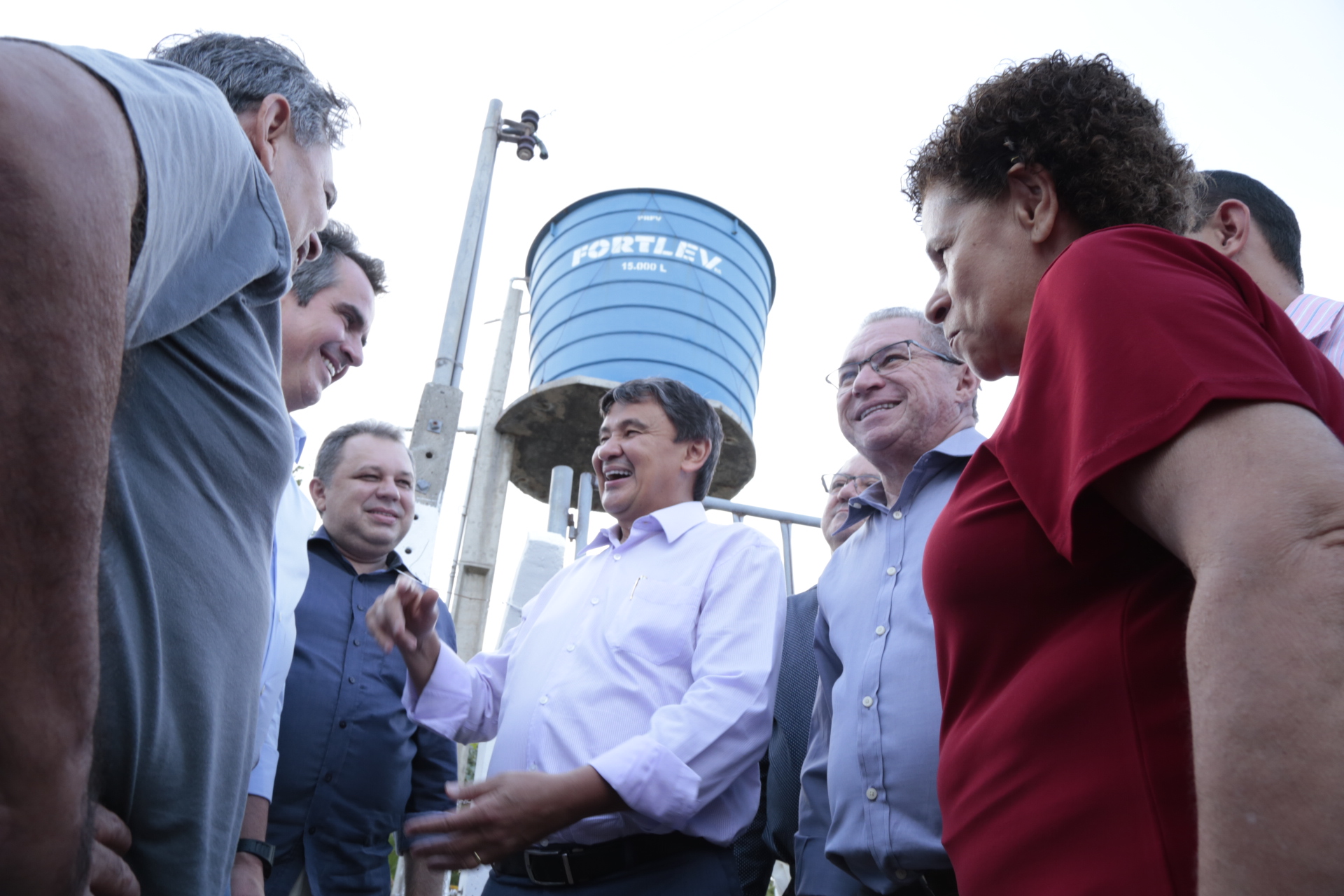 Conversa descontraída entre o governador, Ciro Nogueira, Regina Sousa, Assis Carvalho e Florentino Neto