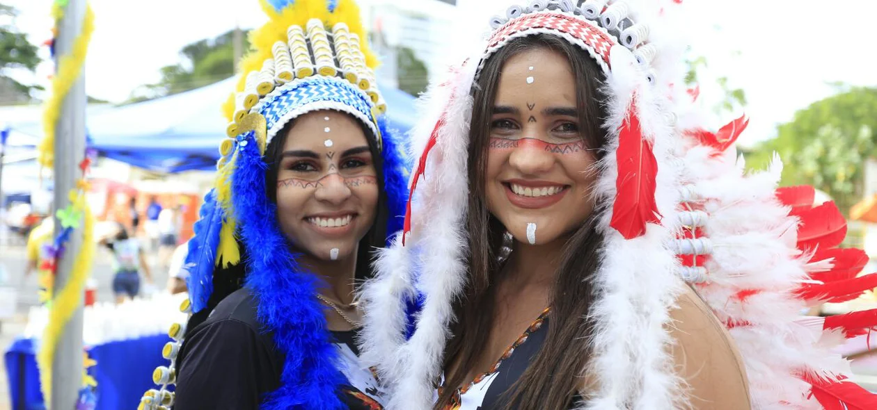 Dupla de foliões no bloco Pinto da Morada em Teresina