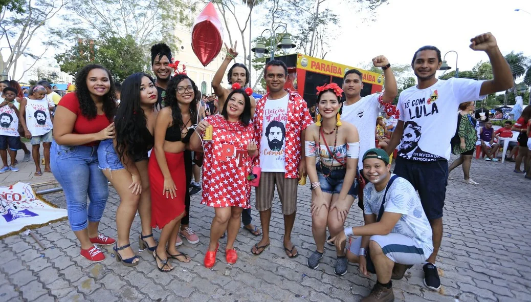Integrantes do bloco em defesa do ex-presidente Lula